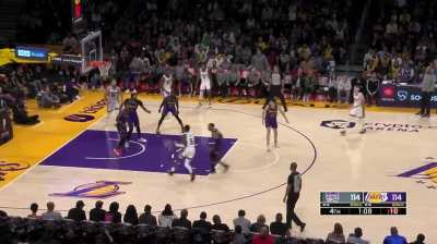 [Highlight] Westbrook forget who he’s guarding and Fox gets a wide open lane and shot