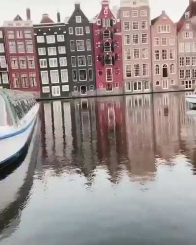 This perfect reflection. Unreal.