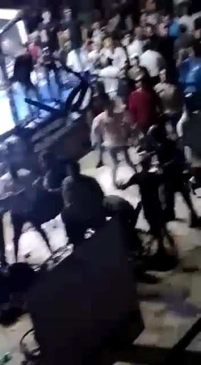 Corrientes: Batalla campal entre los espectadores de un evento de lucha libre