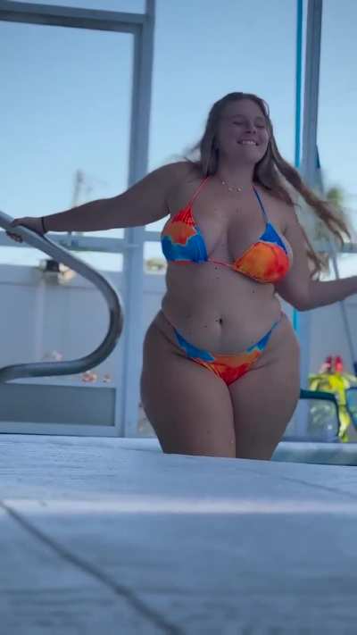 Voluptuous 😍