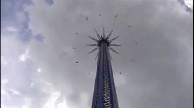 Man has absolute meltdown on scary park ride