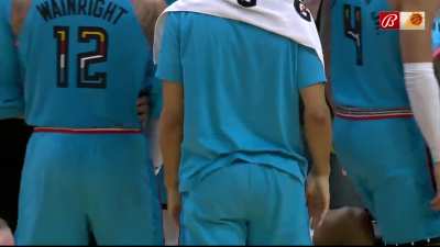 [Highlight] Chris Paul hits the Wemby Floater to end the third