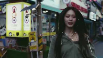 TZUYU WHISPERING THE LAST PART OF THE "I JUST MIGHT LET YOU HIT IT" LINE INTO CORBYN'S EAR