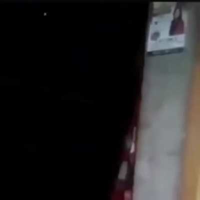 Peruano captado en cámara 😳😳😳