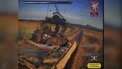 UA 80th Air Assault Brigade's 3rd Battalion UAV team flew an FPV strike drone into a Russian tank on the move, disabling it and killing at least one member of the crew, seen having attempted to crawl out an open hatch. Published July 30, 2024