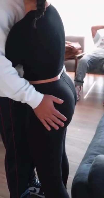 Some booty rubz