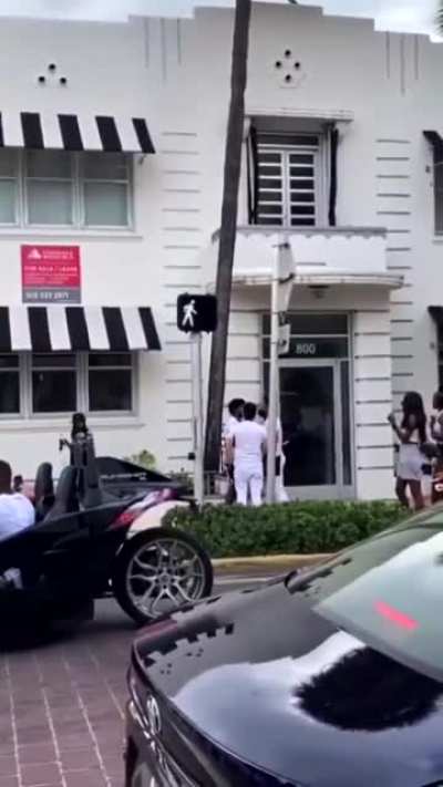 Waiters chase down dine and dasher in Miami
