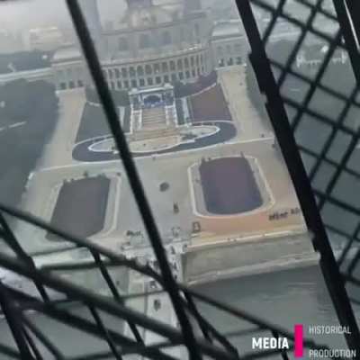 An afternoon in Paris, 1900. This video was shot by the Lumiere brothers (Colorized, 4k, 50fps). &bull; via historical_media