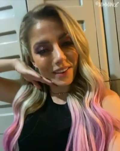 Lexi Cute Pose 🤗😌
