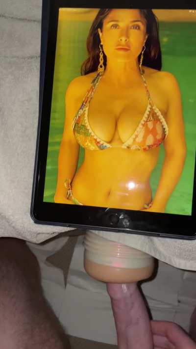 failed my salma trib a bit, the screen was too high up😅 thought it&lsquo;d still post, maybe someone will like it🥰