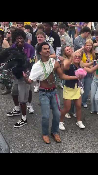 Max clone spotted at parade😱😳
