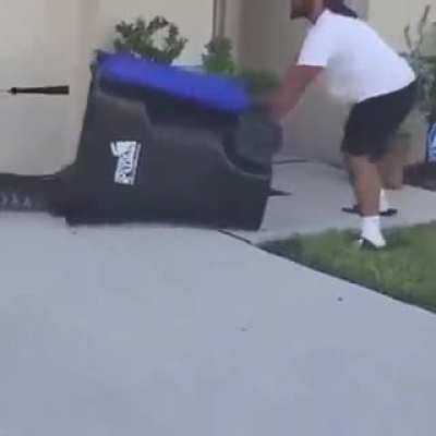 Man used a trash can to catch a gator.