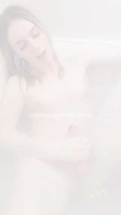 Do you wanna drink my bathwater? 💦🙈