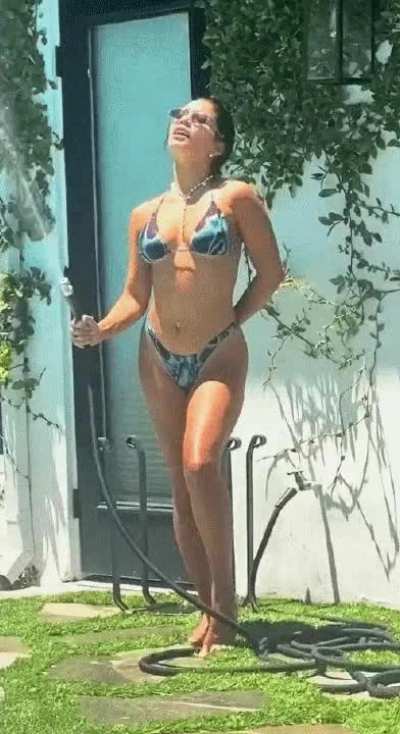 Vanessa Hudgens &eth;&yen;