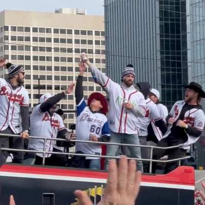 Dansby Swanson effortlessly barehands a can of beer thrown to the Braves' moving parade bus