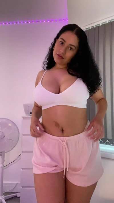 Im curious: Would anyone cum to my nudes? At least one person??