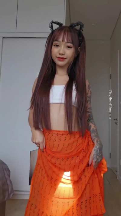 Her @ is TinyM<wbr>odelT<wbr>huy66<wbr>6