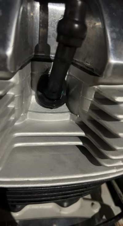 Can anyone please tell me what&rsquo;s happening here and most importantly why this is happening? What do I need to do to fix it and can it be ridden until it&rsquo;s fixed?
