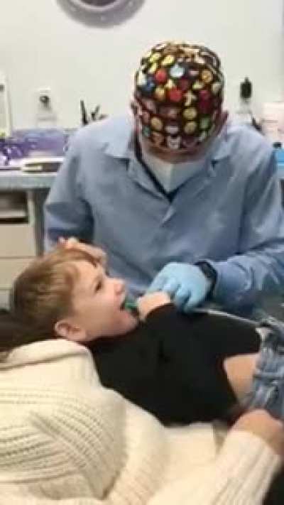 I wish my dentist was like him lol 😂