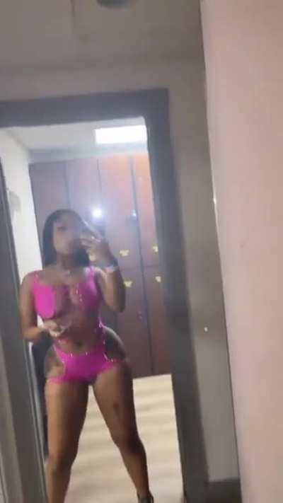 🍑👙