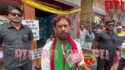 A vegetable vendor in Varanasi, UP has hired bouncers to keep customers at bay when they come to buy tomatoes, whose price has increased massively over the past few days. 