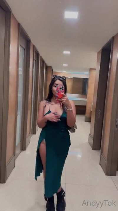 Ense&ntilde;ando en el ba&ntilde;o del museo marco🥴🔥