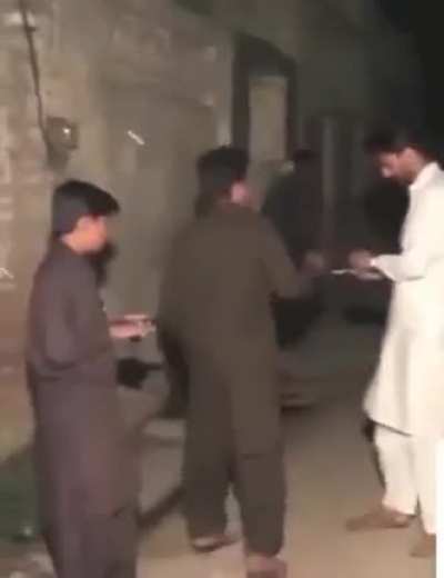 Another amateur who doesn't know how to use a gun !!