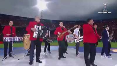4 anos do maior show de abertura de uma final na hist&oacute;ria