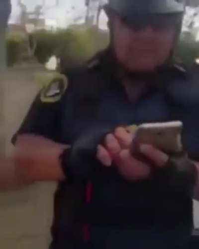 Me viene a tratar de fumon esta huevon