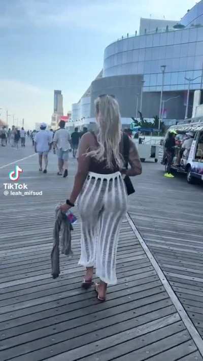 🧟&zwj;♂️🍑