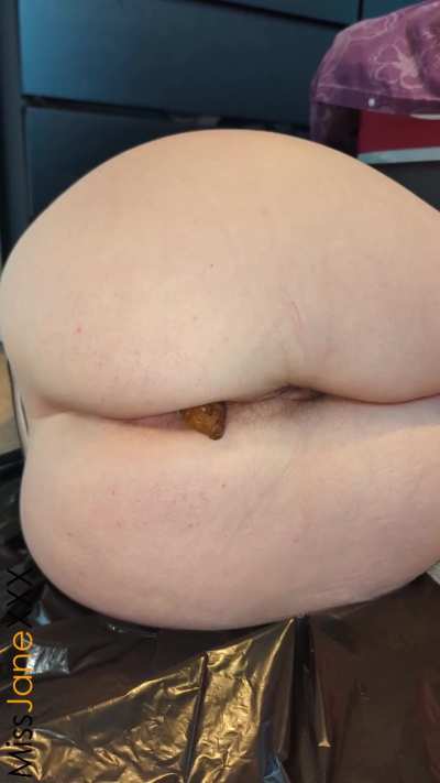 shitting on my side [f]