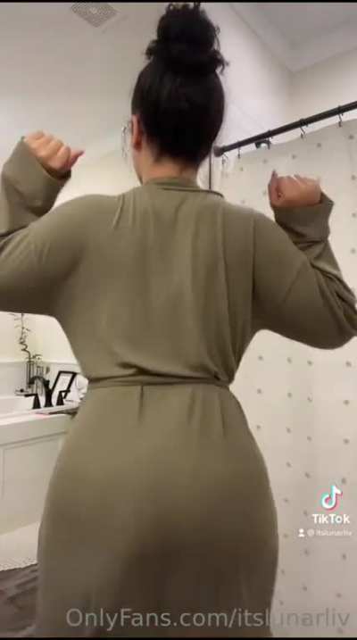 The sound of ass clapping in the morning 