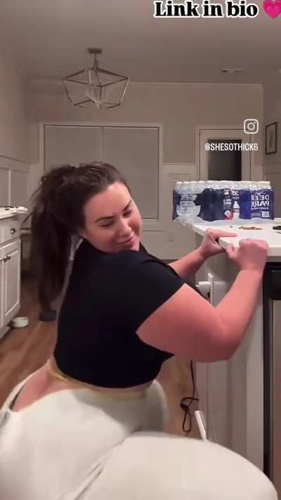 Who is she😭