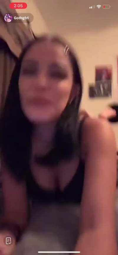 Gothg1rl live rn
