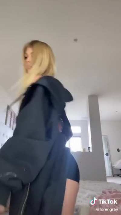 Loren Gray can&rsquo;t stop shaking that ass 🍑