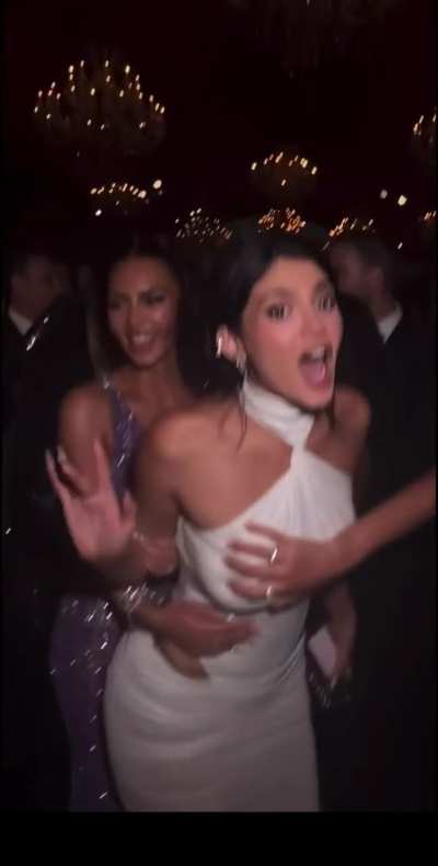 Squeezing her boobs