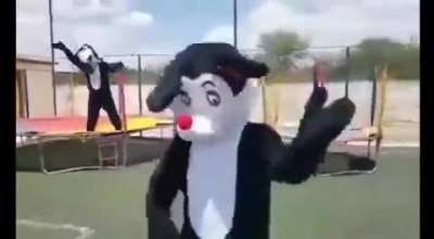 '-'