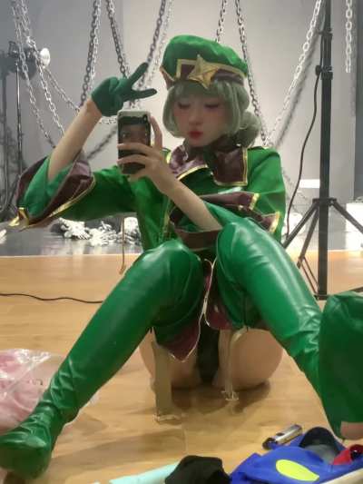 just turn 18, still a virgin... say "yes" if you wanna help this young lady 👧
