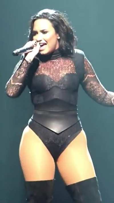 Demi Lovato (Live at The TD Garden, Boston) - Mobil<wbr>e/Ver<wbr>tical