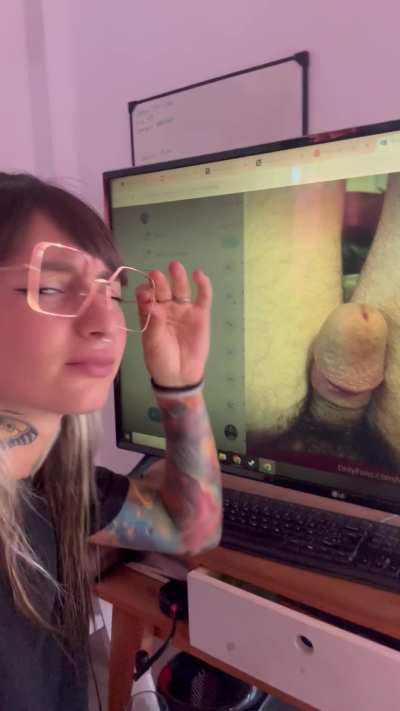 Look this attempt to be a dick, even with glasses I can&rsquo;t see it on my big screen