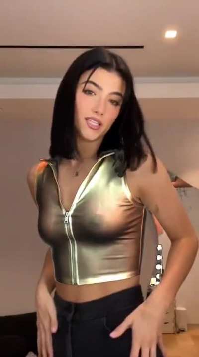 &ldquo;You&rsquo;re gonna need to beg for me to zip this all the way down&hellip;&rdquo;