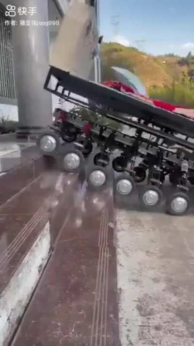 Zhu Jianqiang, a craftsman from a village in Southwest China's Yunnan Province, has built an "off-road" bed