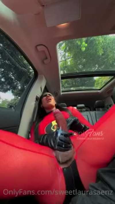 Laura Saenz incredible cumshot in a car