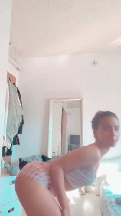 Full story twerk