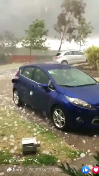 Omg it&rsquo;s hailing so bad