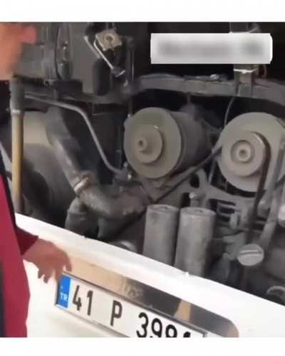 Changing a belt with running engine