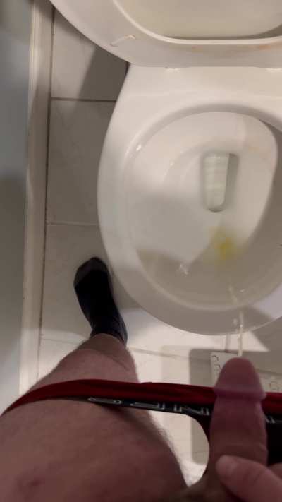 I was holding this in forever&hellip; 😮&zwj;💨😮&zwj;💨😮&zwj;💨 Who would like to volunteer to be my new toilet?!?!? 😈🥖💦💦😓