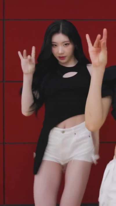 ITZY - Chaeryeong 🥵