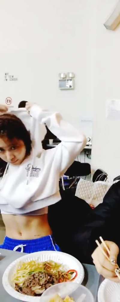 Momo - 🥵 abs
