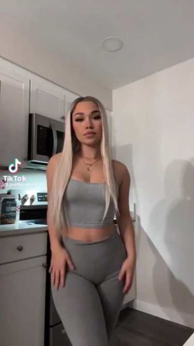 Blonde makes her act up